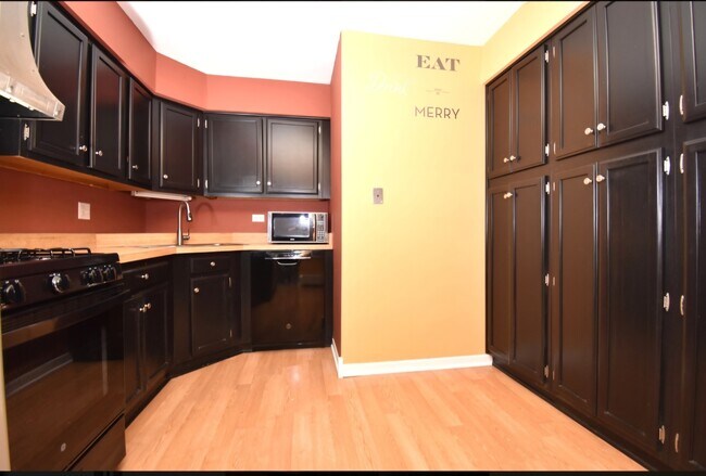 Building Photo - 261 N Gregory St