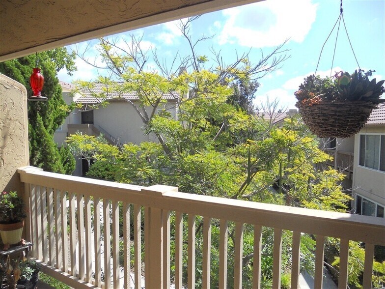 Building Photo - 930 Via Mil Cumbres