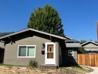 Building Photo - Centrally located one bedroom, one bath house | Available April