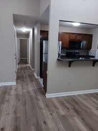 Building Photo - 3 Bed/2 Bath
