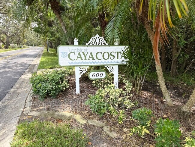 Building Photo - 1070 Sanibel Ct