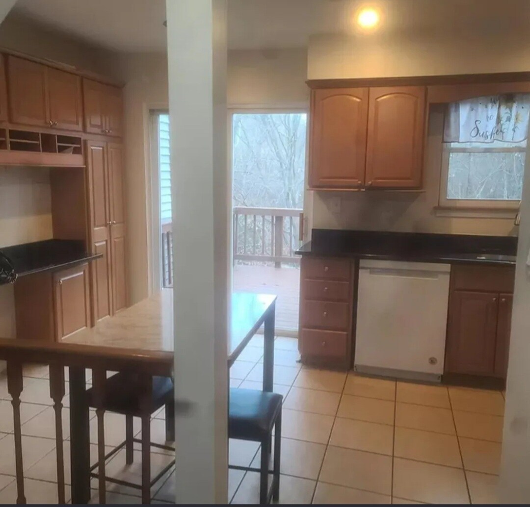 Building Photo - 15205 Valley Stream Dr