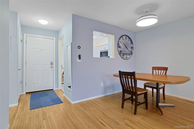Building Photo - 135 W Nyack Rd