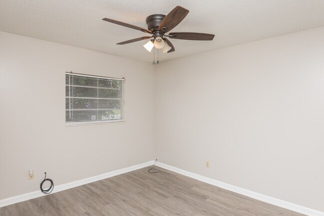 Building Photo - 6404 Dunbar Rd