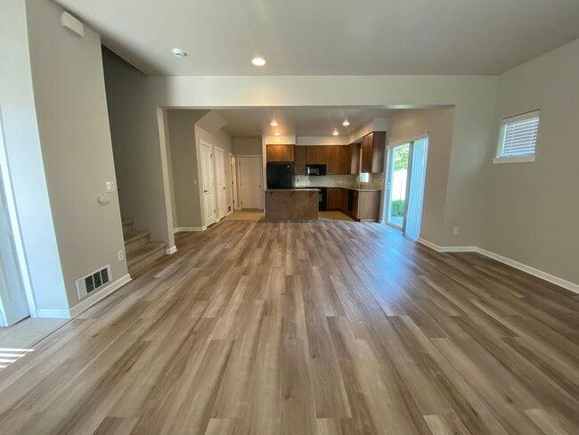 Building Photo - Rare Liberty Lake Townhome in Rocky Hill – 3 Bed, 2.5 Bath End Unit Available July 15th