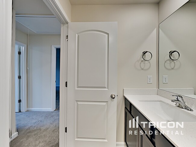 Building Photo - 207 Renwick Dr