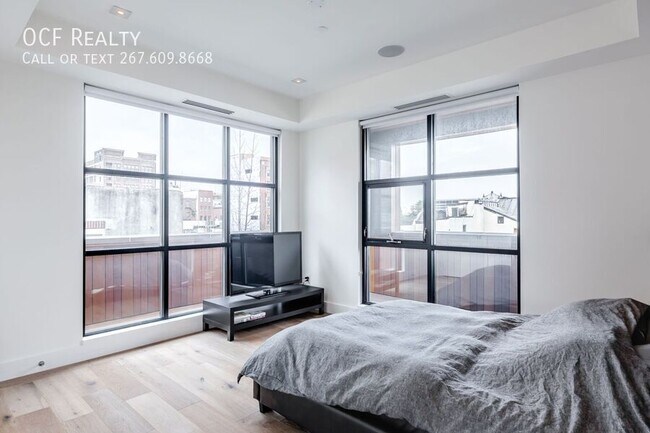 Building Photo - 240 N 2nd St