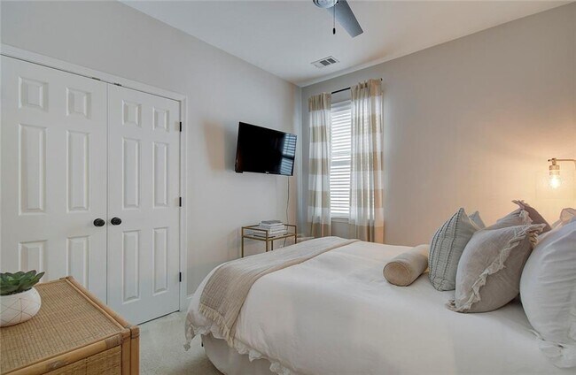Building Photo - 3822 Carriage House Dr