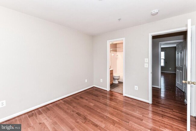 Building Photo - 3845 Eisenhower Ave