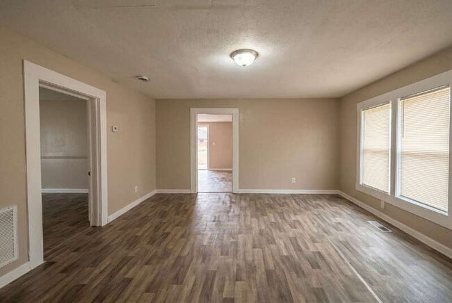 Building Photo - 218 Irving Ave