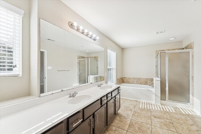 Building Photo - 15326 Knotty Chestnut St