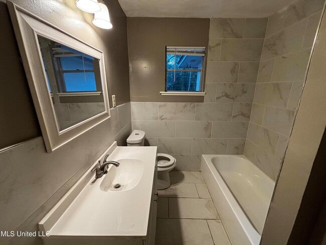 Building Photo - 5318 Venetian Way