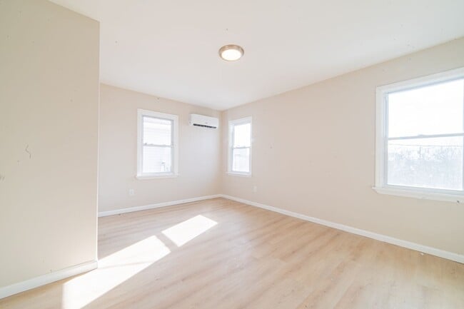 Building Photo - 115 N Delancy Pl