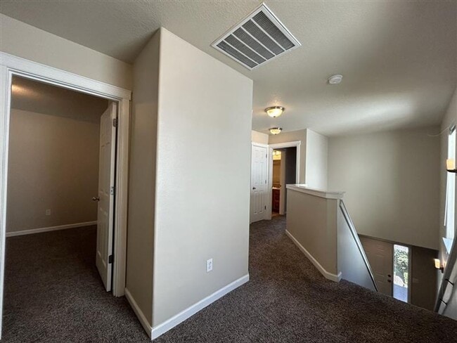 Building Photo - Move-In Ready! 3 Beds 2.5 Baths Townhome with Stainless Steel Appliances, W/D Hookups, and Gas Fo...