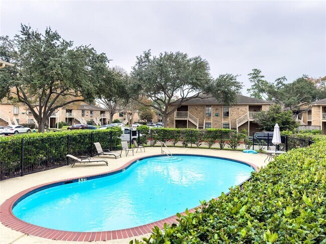 Building Photo - 1311 Antoine Dr
