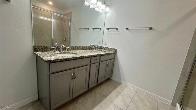 Building Photo - 3034 Royal Gardens Ave