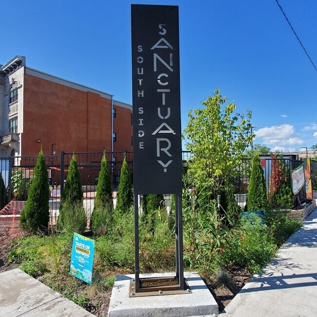 Building Photo - 4852 S Prairie Ave
