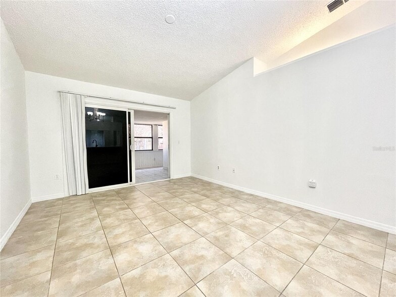 Building Photo - 9816 River Crest Ct