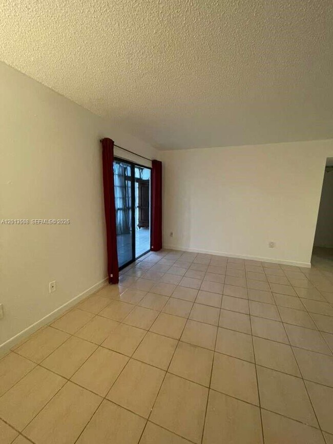 Building Photo - 809 NE 199th St
