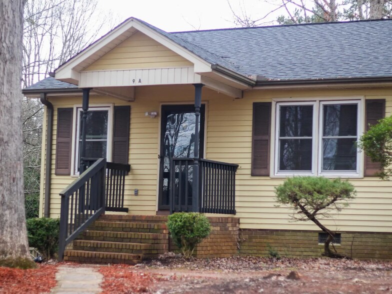 Building Photo - 4 Shore Dr