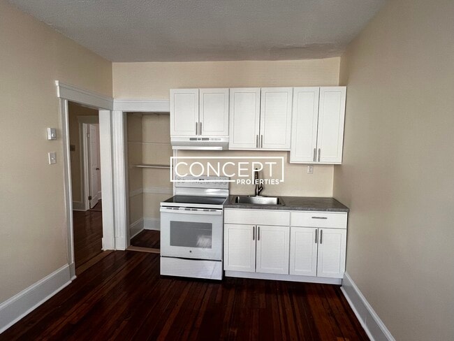 Building Photo - 883 Huntington Ave