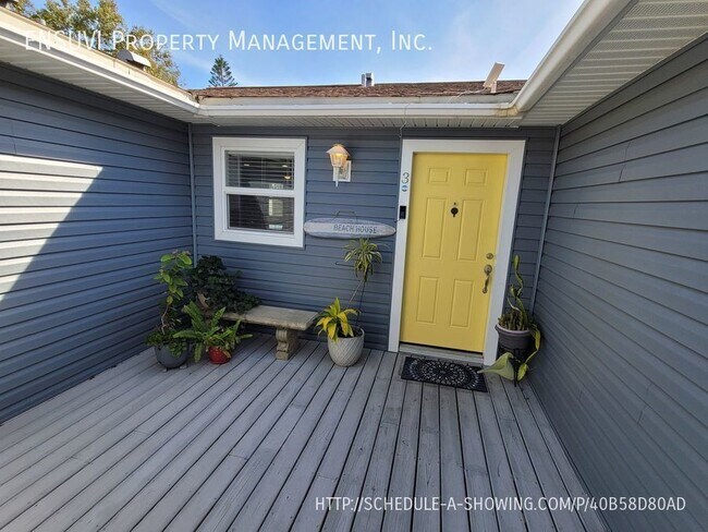 Building Photo - 14220 N Bayshore Dr