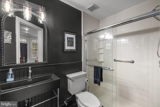 Building Photo - 4914 John Ticer Dr