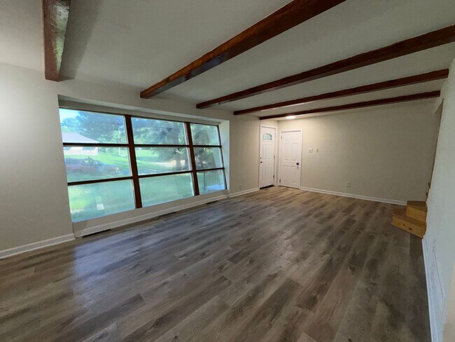 Building Photo - 13091 Lakeridge Dr