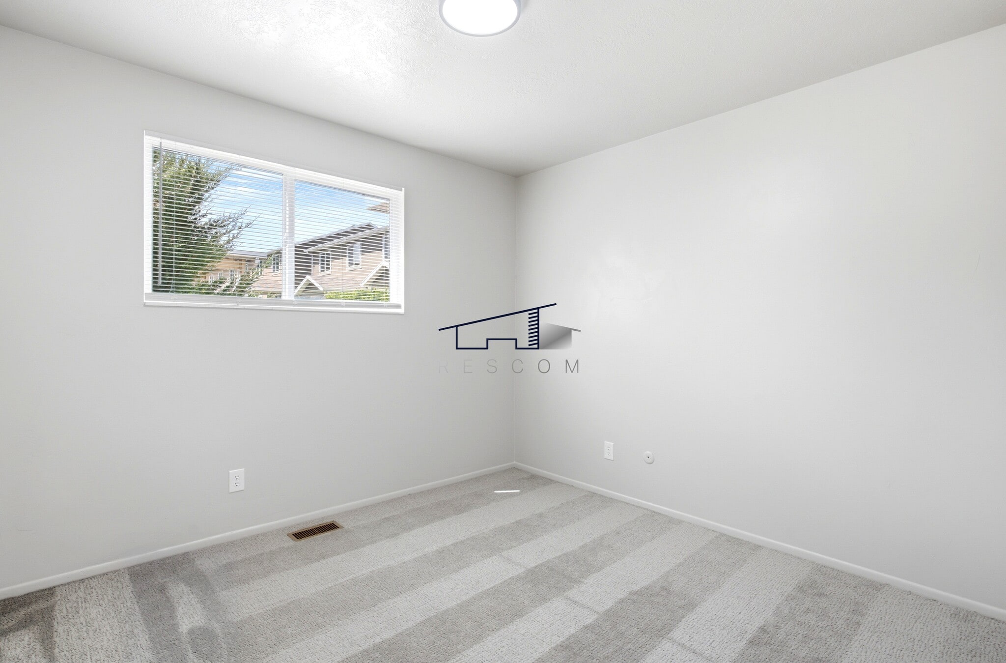 Building Photo - 445 W 4900 S