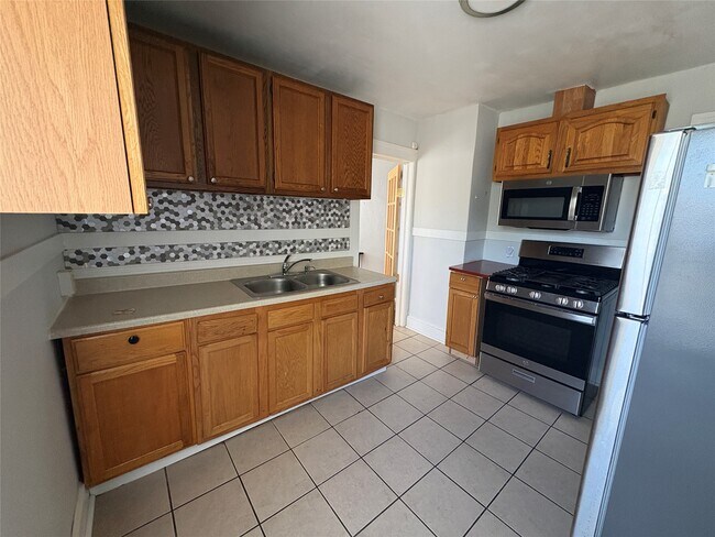 Building Photo - 260 Ackley Ave