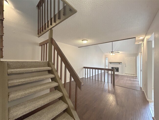 Building Photo - 13611 Garden Grove Ct