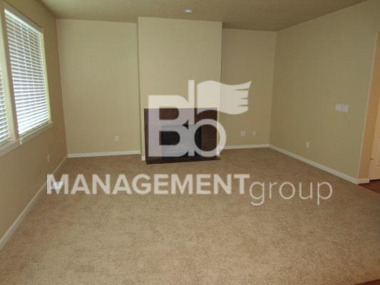 Building Photo - Beautiful Beaverton Home with Spacious Yard and Solar Panels that Save You Money!