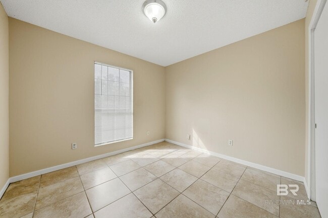Building Photo - 6413 Schoel Ln