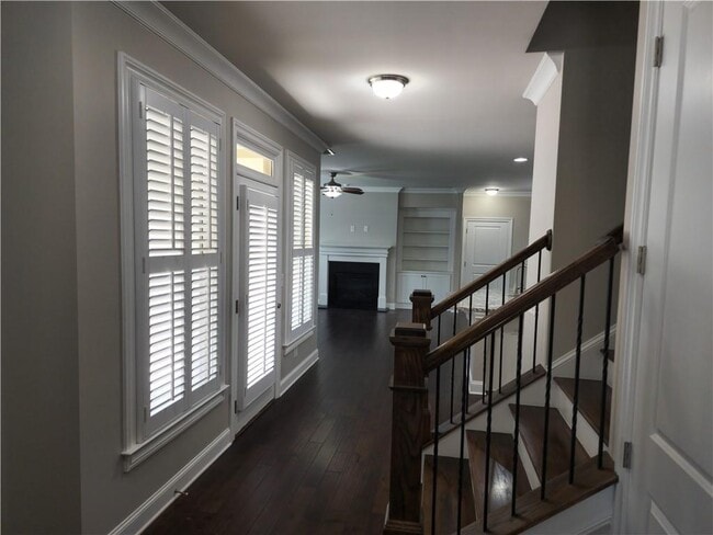 Building Photo - 4045 Brookview Dr