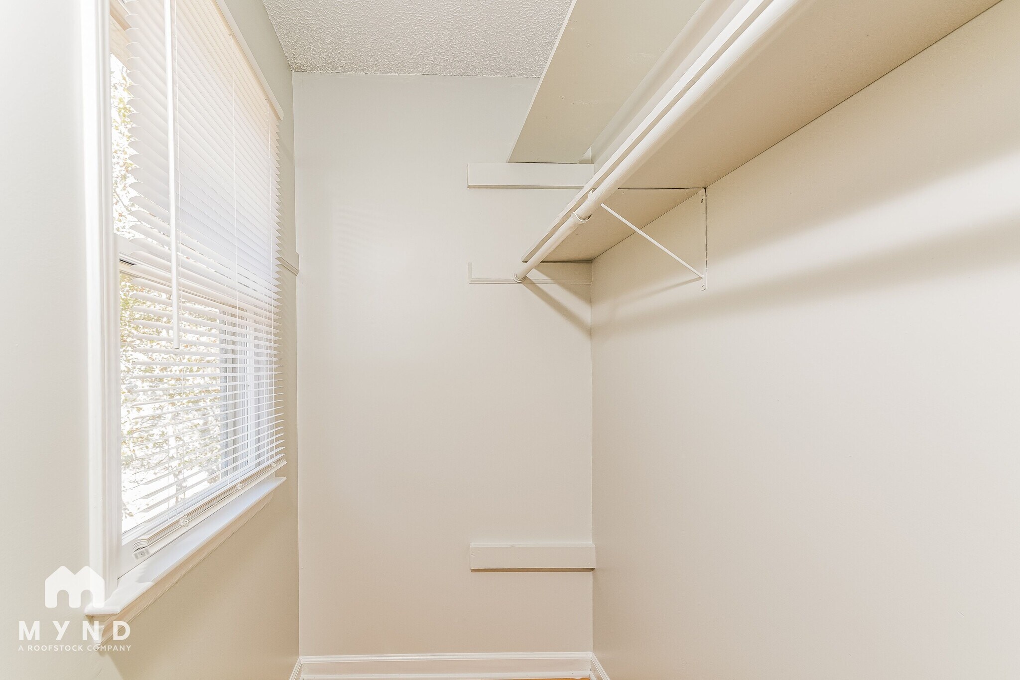 Building Photo - 220 Glaive Dr