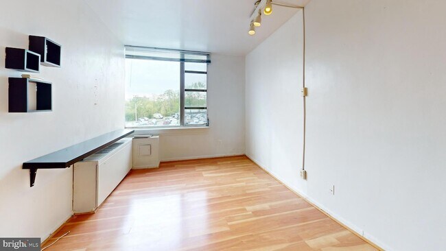 Building Photo - 4600 Duke St