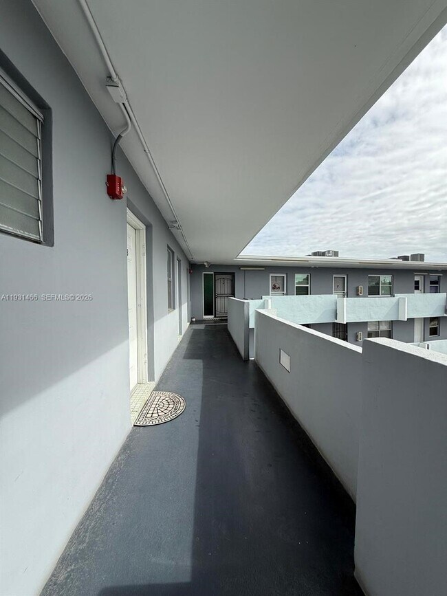 Building Photo - 1601 NE 191st St