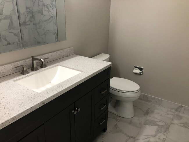 Building Photo - Wheeling, Lexington Commons 2BR/2BA 1 Garage & 2 Pools!