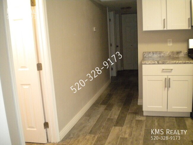 Building Photo - 2321 S Layton Pl