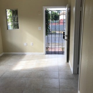 Building Photo - Nice 2 Bedroom House