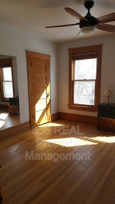 Building Photo - 1723 7th Ave