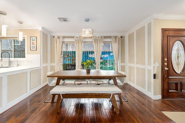 Building Photo - Updated 2-Bed, 2.5-Bath Patio Home Near Up...