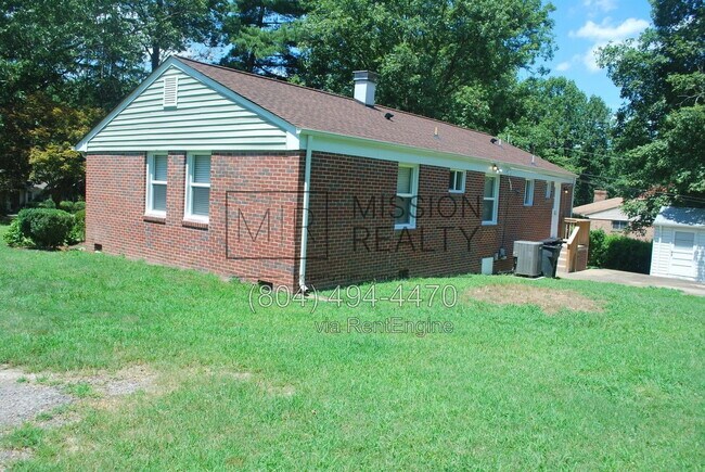Building Photo - 8030 Willow Ave