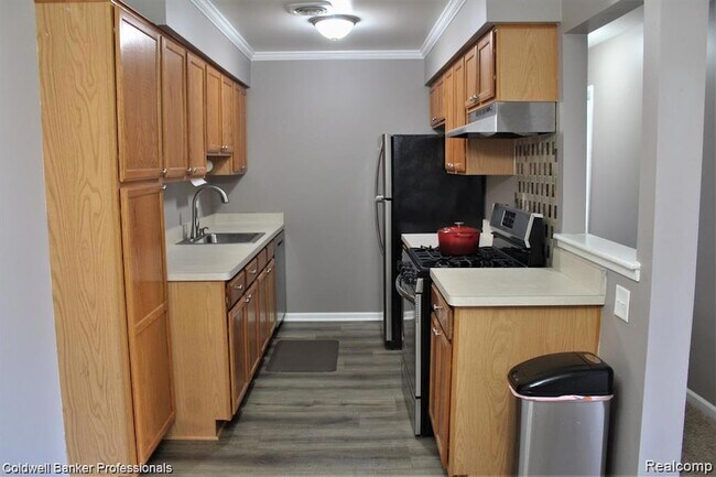 Building Photo - 2025 E Franklin Dr