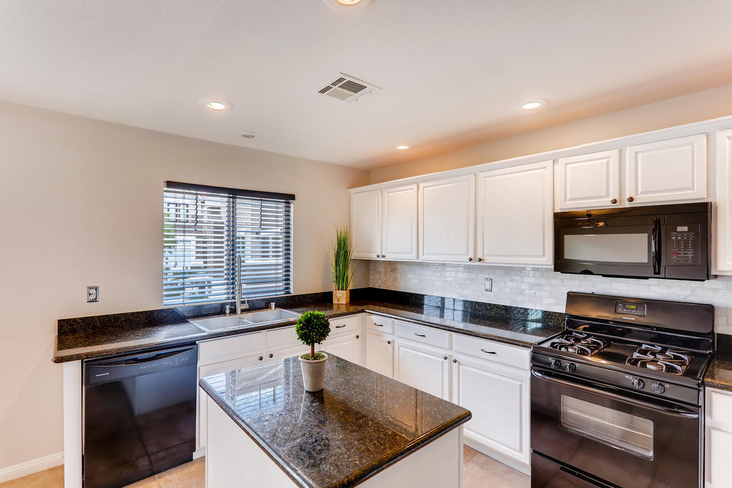 Building Photo - 2750 Fountain Ridge Ln