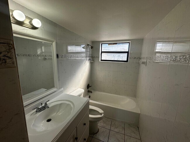 Building Photo - 23 SE 12th St