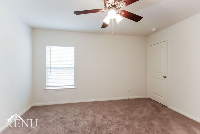 Building Photo - 10474 Sweetwater Creek Dr