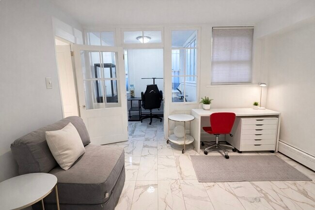 Building Photo - 133 Commonwealth Ave