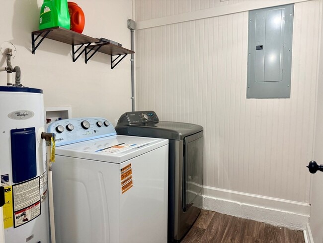 Building Photo - Gorgeous Single Family 4 bedroom furnished rental in Green Run