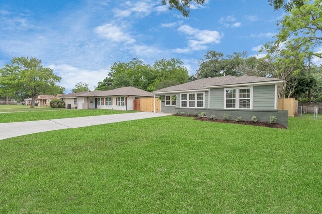 Building Photo - 1709 S Park